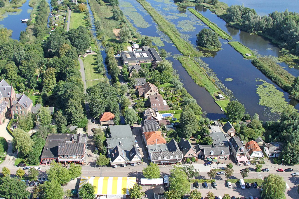 Winkels en appartementen te Nederhorst den Berg